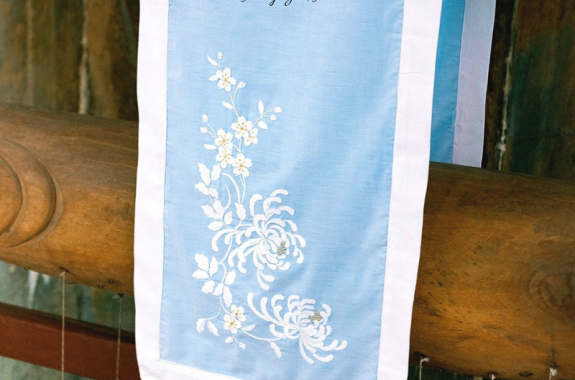 Table runner - Chrysanthemum embroidery